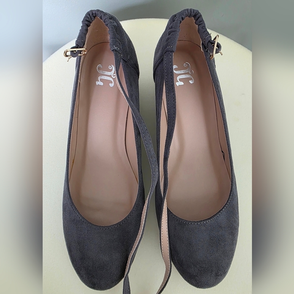 Journee Collection Tibby Grey Faux Suede Ankle Strap Wedges Size 7.5 NEW IN BOX! - Picture 3 of 14